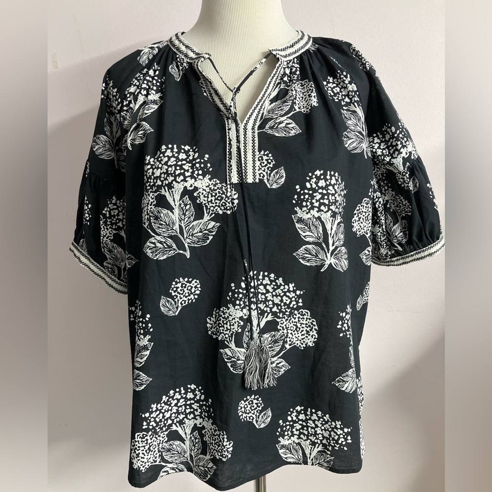 Women’s Top, Medium, Black/White, Floral, Pullover, V Neck w Tie